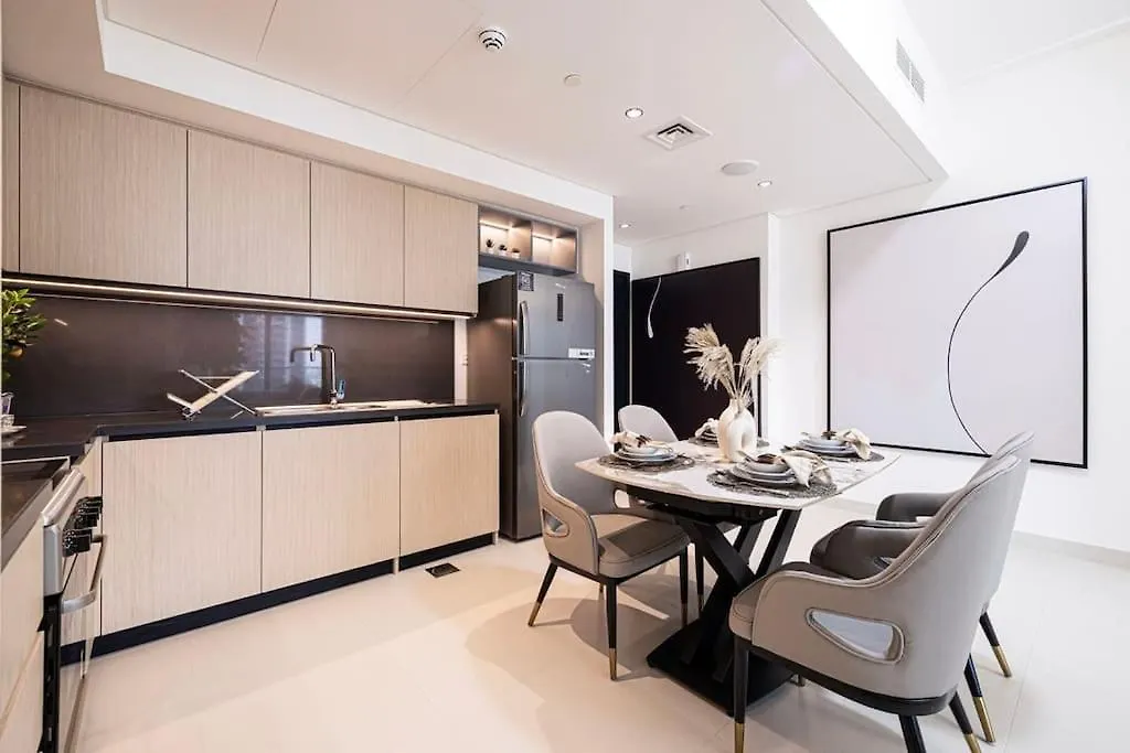 Stunning 3 Bedroom Apartment Facing Burj Dubai