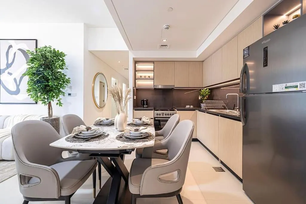 Stunning 3 Bedroom Apartment Facing Burj Dubai