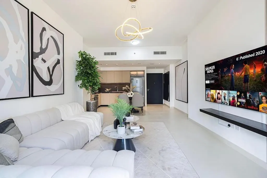 Stunning 3 Bedroom Apartment Facing Burj Dubaj