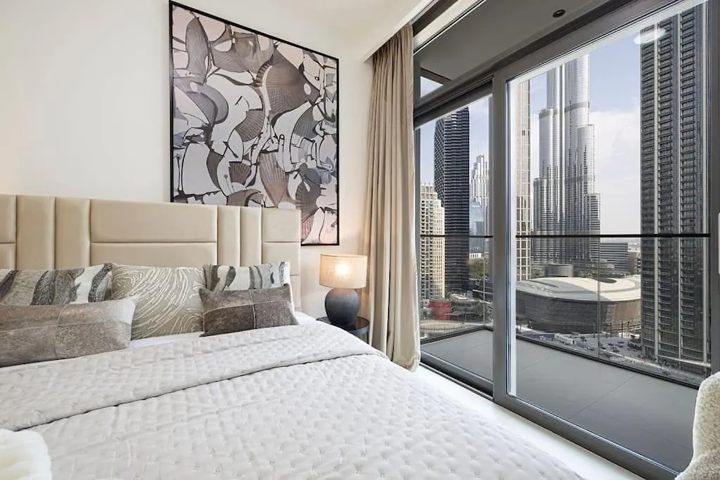 Stunning 3 Bedroom Apartment Facing Burj Dubaj