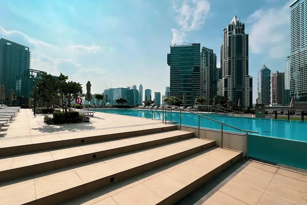 Stunning 3 Bedroom Apartment Facing Burj Dubaj
