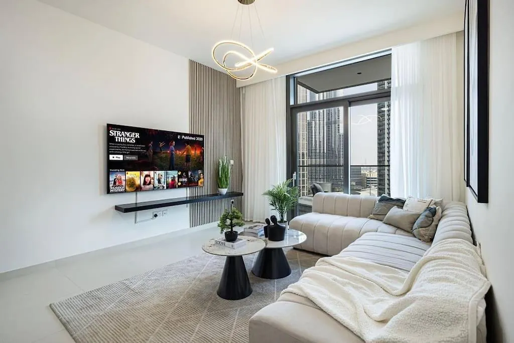 Stunning 3 Bedroom Apartment Facing Burj Dubaj